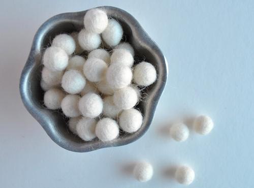 1cm wool felt balls - ivory-Cloud Craft