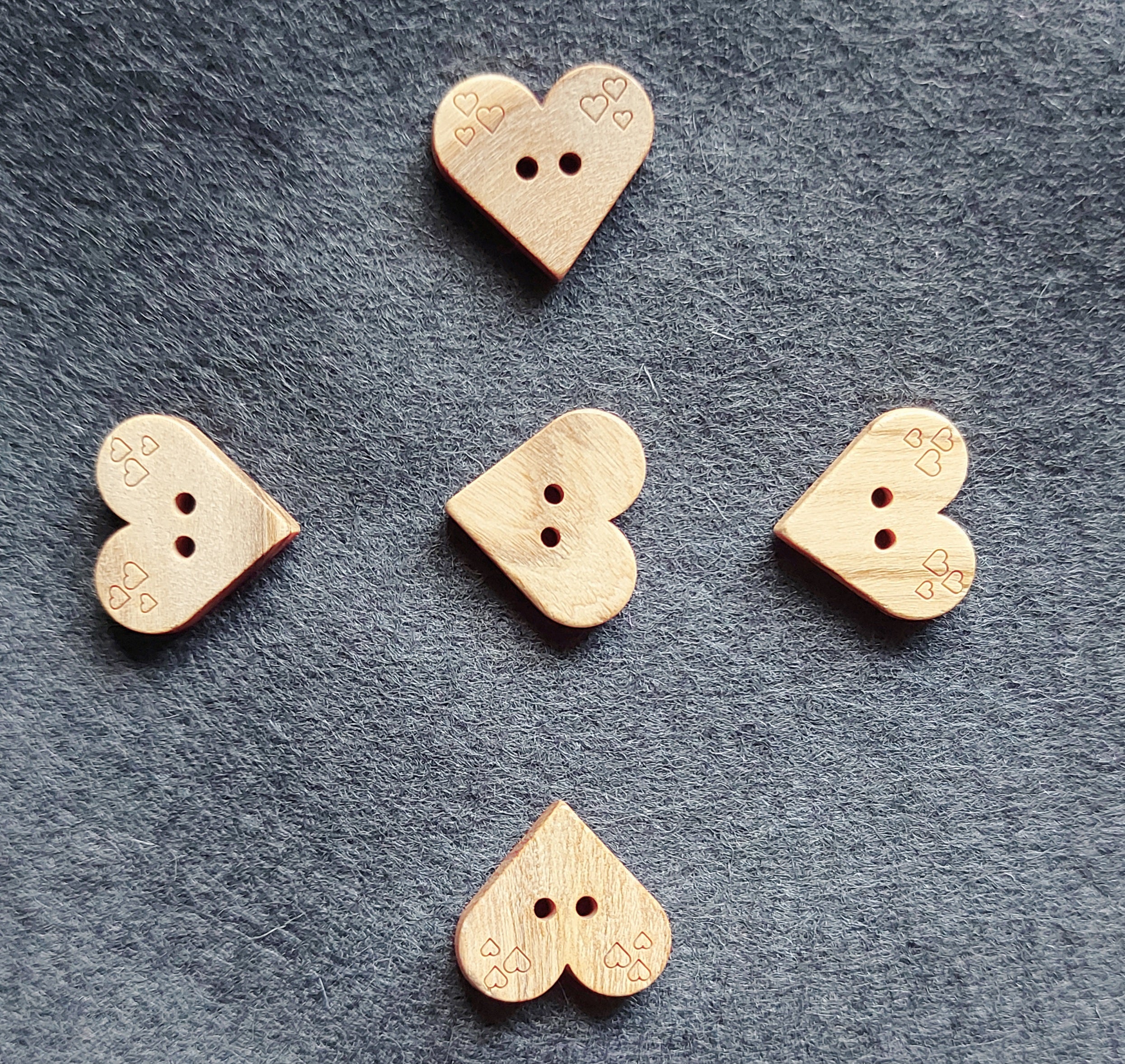 20mm Wooden Heart-shaped Buttons - pack of 5 – Cloud Craft