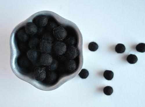 1cm wool felt balls - black-Cloud Craft