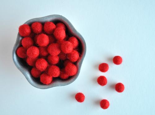 1cm wool felt balls - red-Cloud Craft