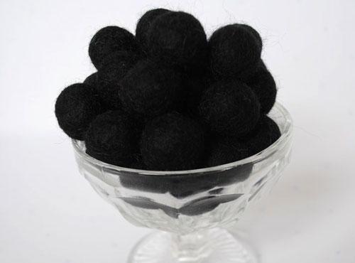 wool felt balls - black-Cloud Craft